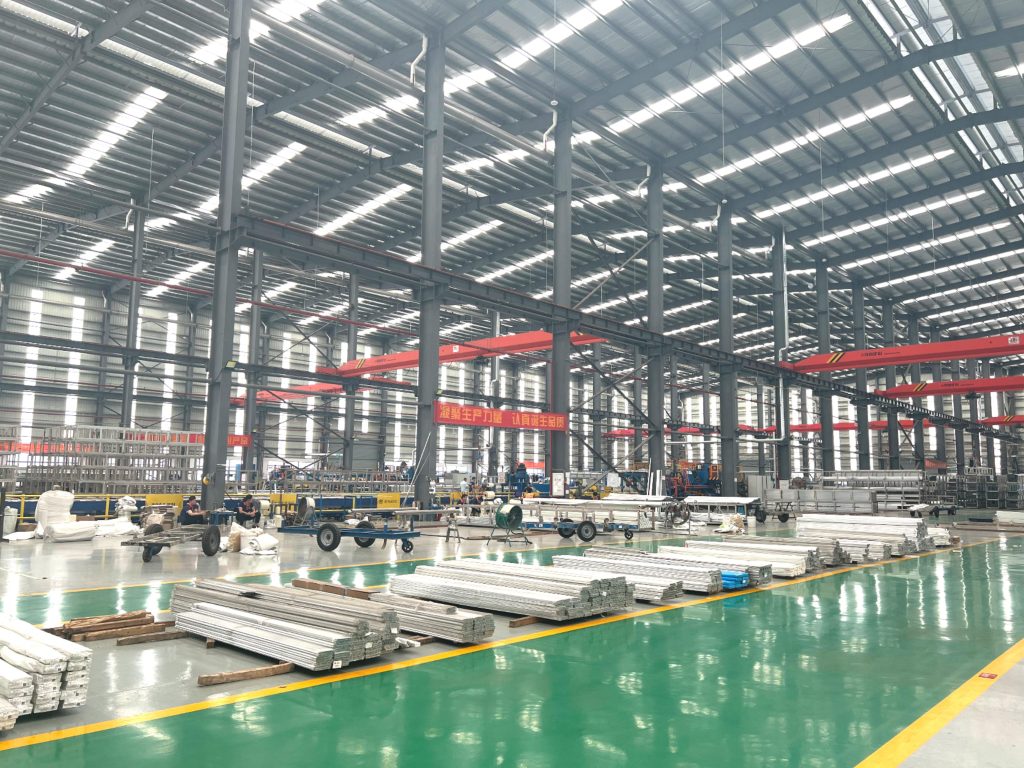 Aluminum profile production and quality inspection workshop